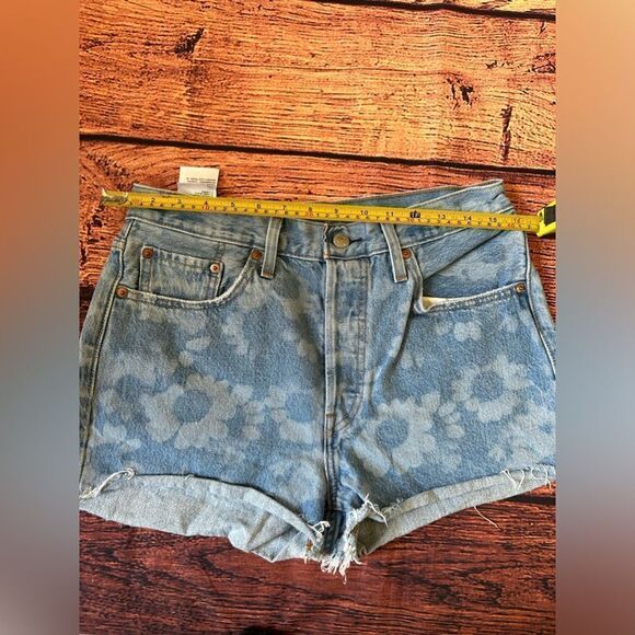 Levis 501 Cut‎ Off Denim Shorts Womens 29 Floral Blue Button Fly Cut Off - Picture 9 of 9